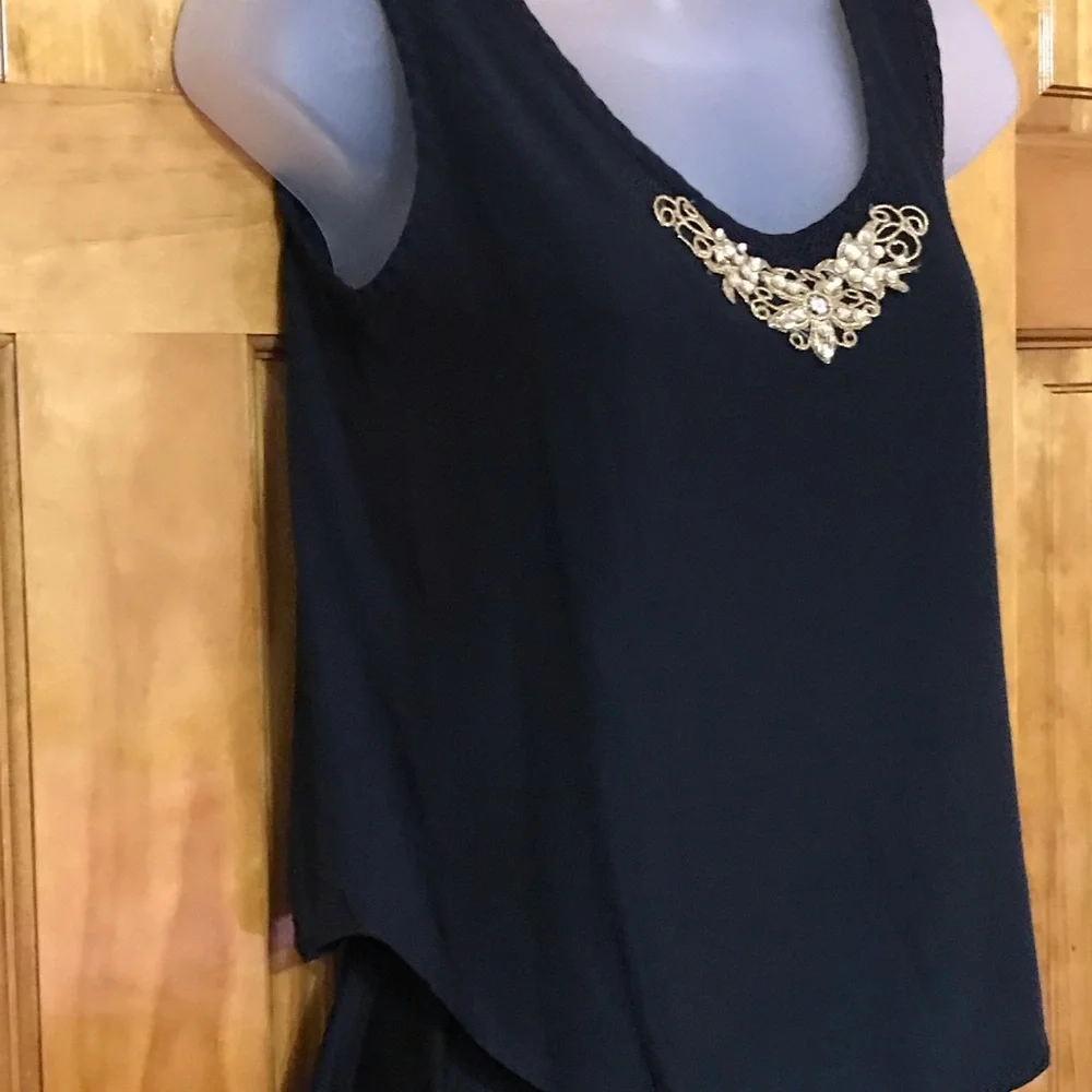Langtry Dressy Tank Top Blouse Gold & Pearl Embellishment
Camisole 
Small 4 - 6 - Picture 6 of 14